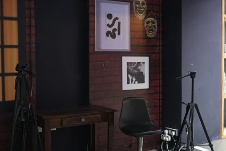 Cinematic 3-Camera Lounge Set